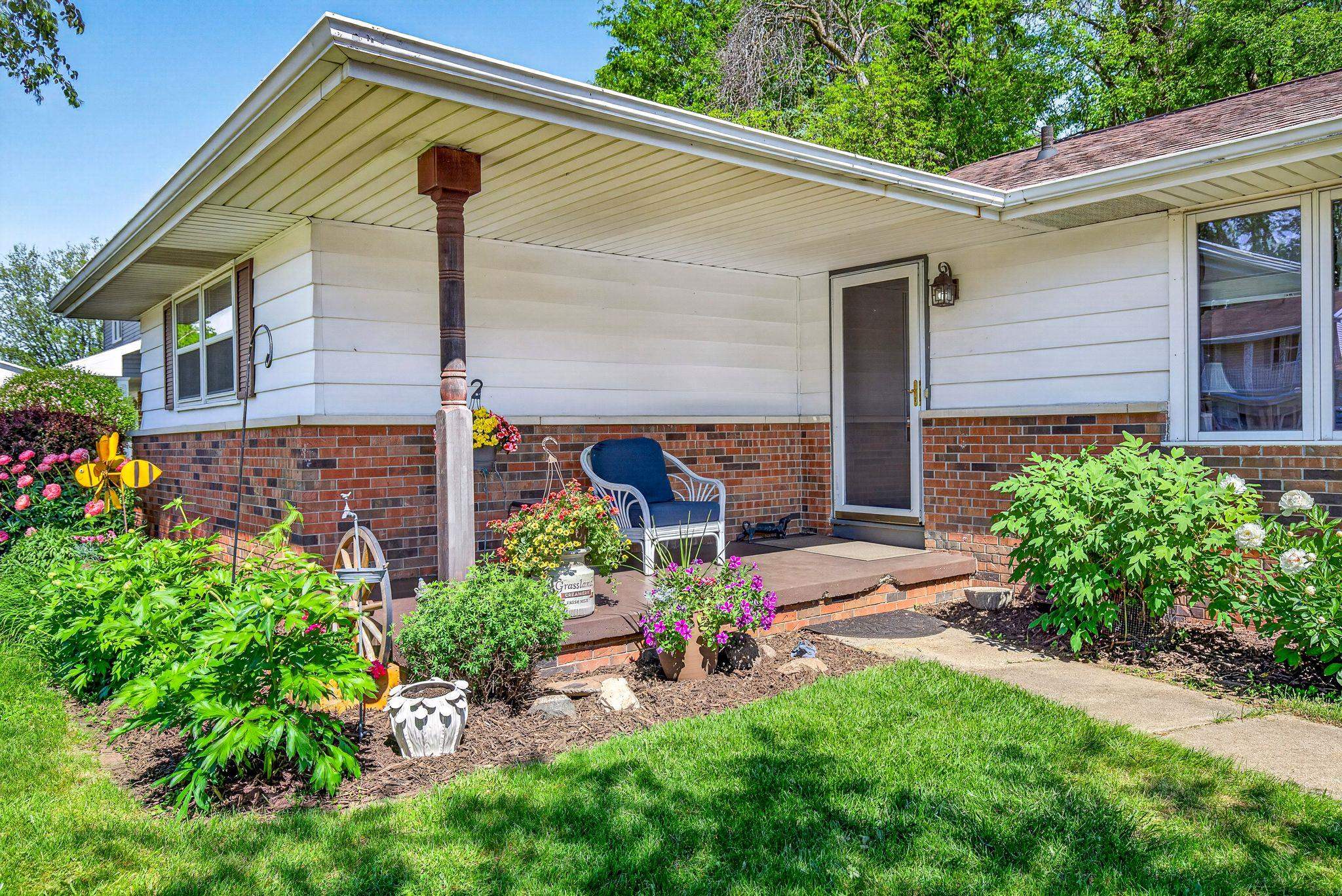 3320 East Crestview Drive Appleton, WI 54915 - Photo 3 of 45