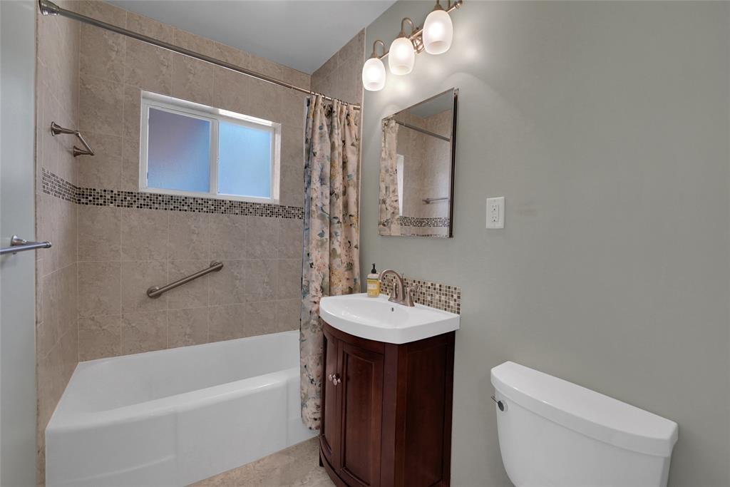 2725 Southeast 5th Court Pompano Beach, FL 33062 - Photo 15 of 37 a bathroom with a sink a toilet and bathtub