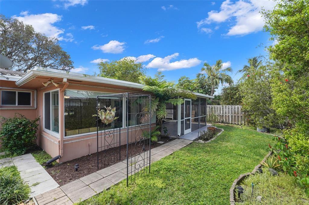 2725 Southeast 5th Court Pompano Beach, FL 33062 - Photo 35 of 37 a view of a house with backyard and porch