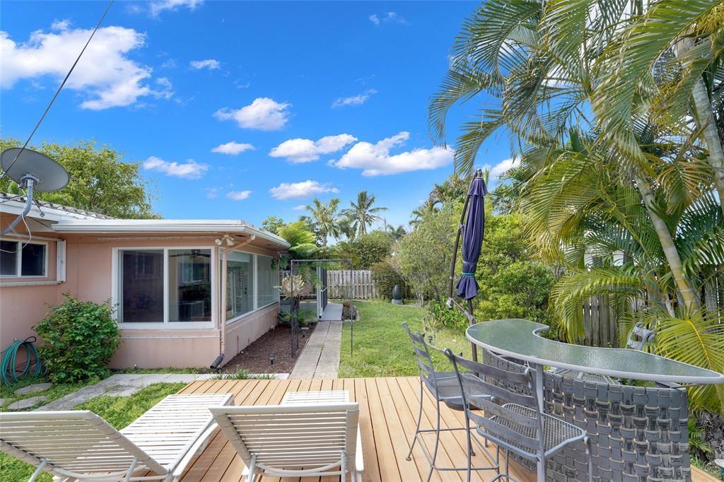 2725 Southeast 5th Court Pompano Beach, FL 33062 - Photo 37 of 37 a view of a house with backyard and sitting area