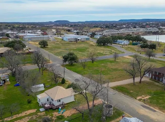 $272,000 | 305 West Tarrant Street, Llano, TX 78643