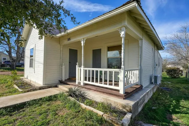 $272,000 | 305 West Tarrant Street, Llano, TX 78643