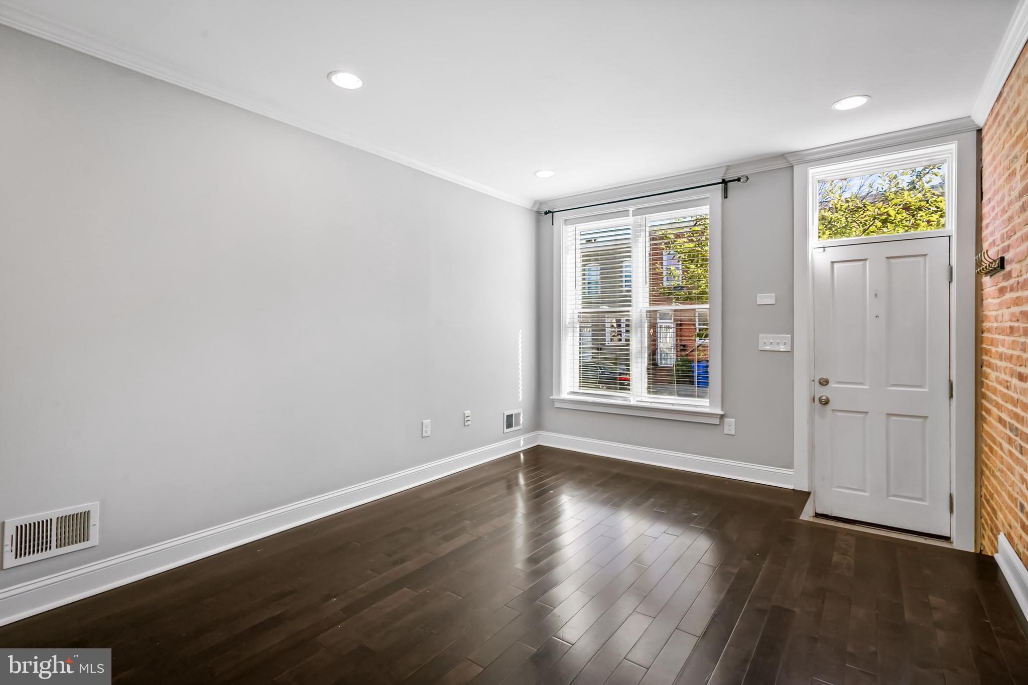 108 South Conkling Street Baltimore, MD 21224 - Photo 5 of 29