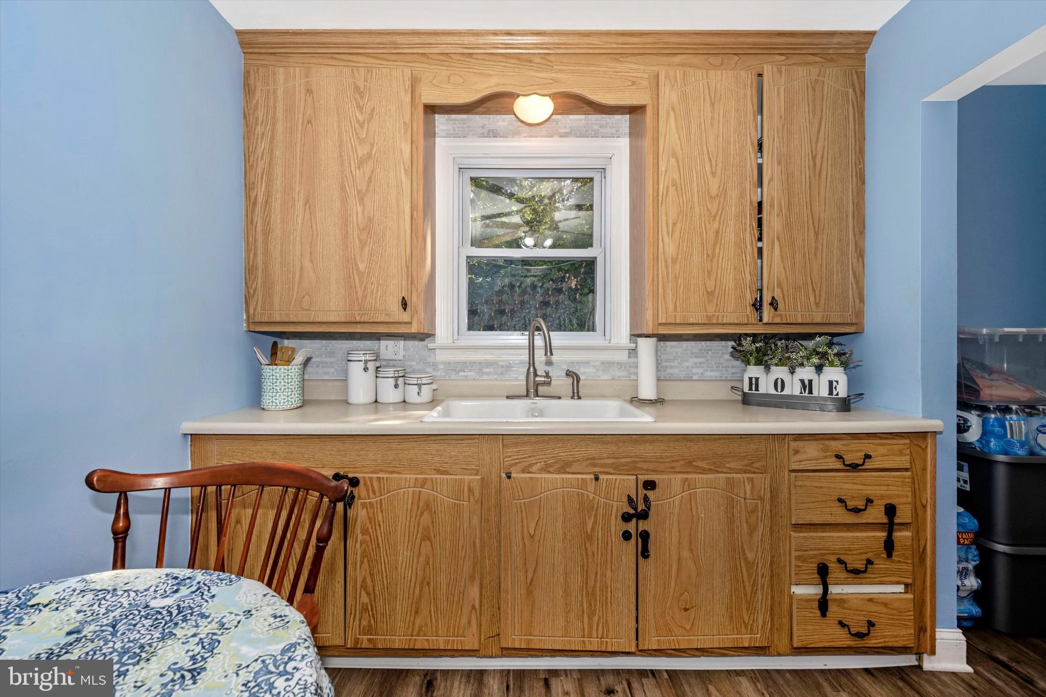 201 Nottingham Road Hagerstown, MD 21740 - Photo 14 of 28 Window Over the Sink!