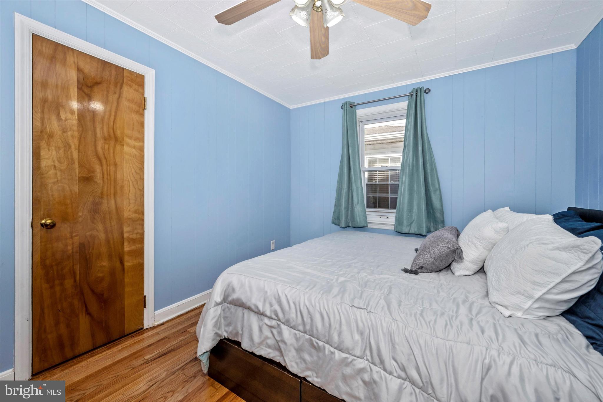 201 Nottingham Road Hagerstown, MD 21740 - Photo 18 of 28 Hardwood Floors and Ceiling Fans!