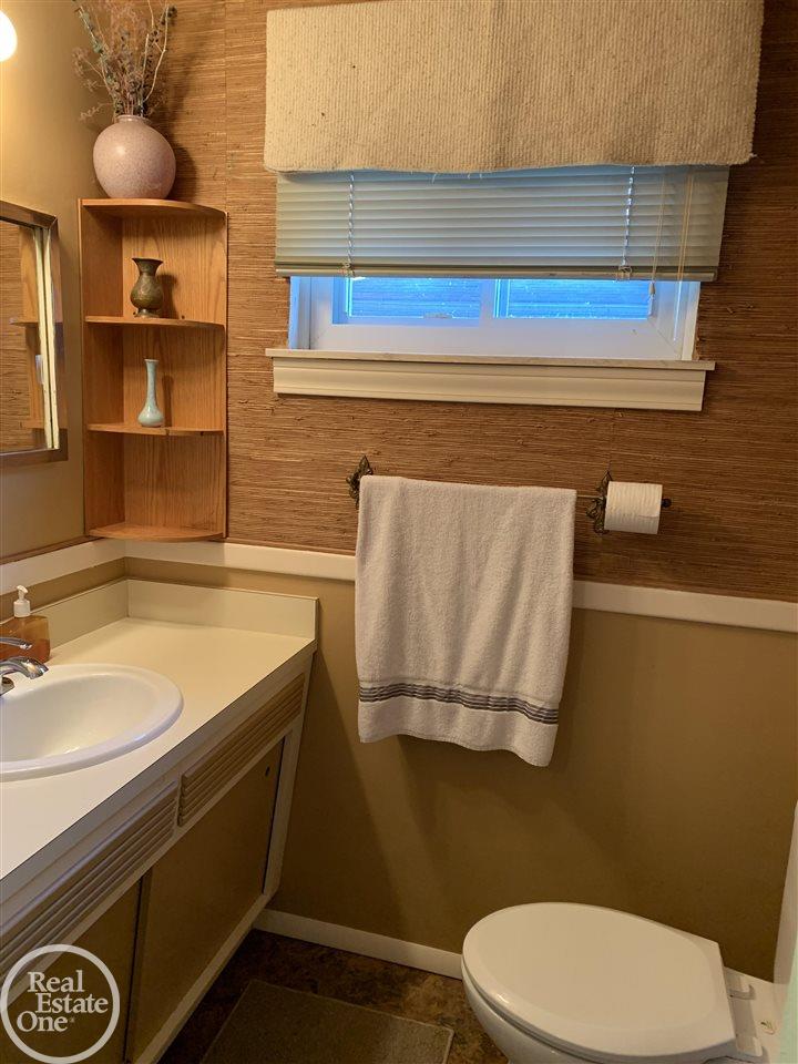 18515 Stephens Road Eastpointe, MI 48021 - Photo 12 of 15 Master Bath