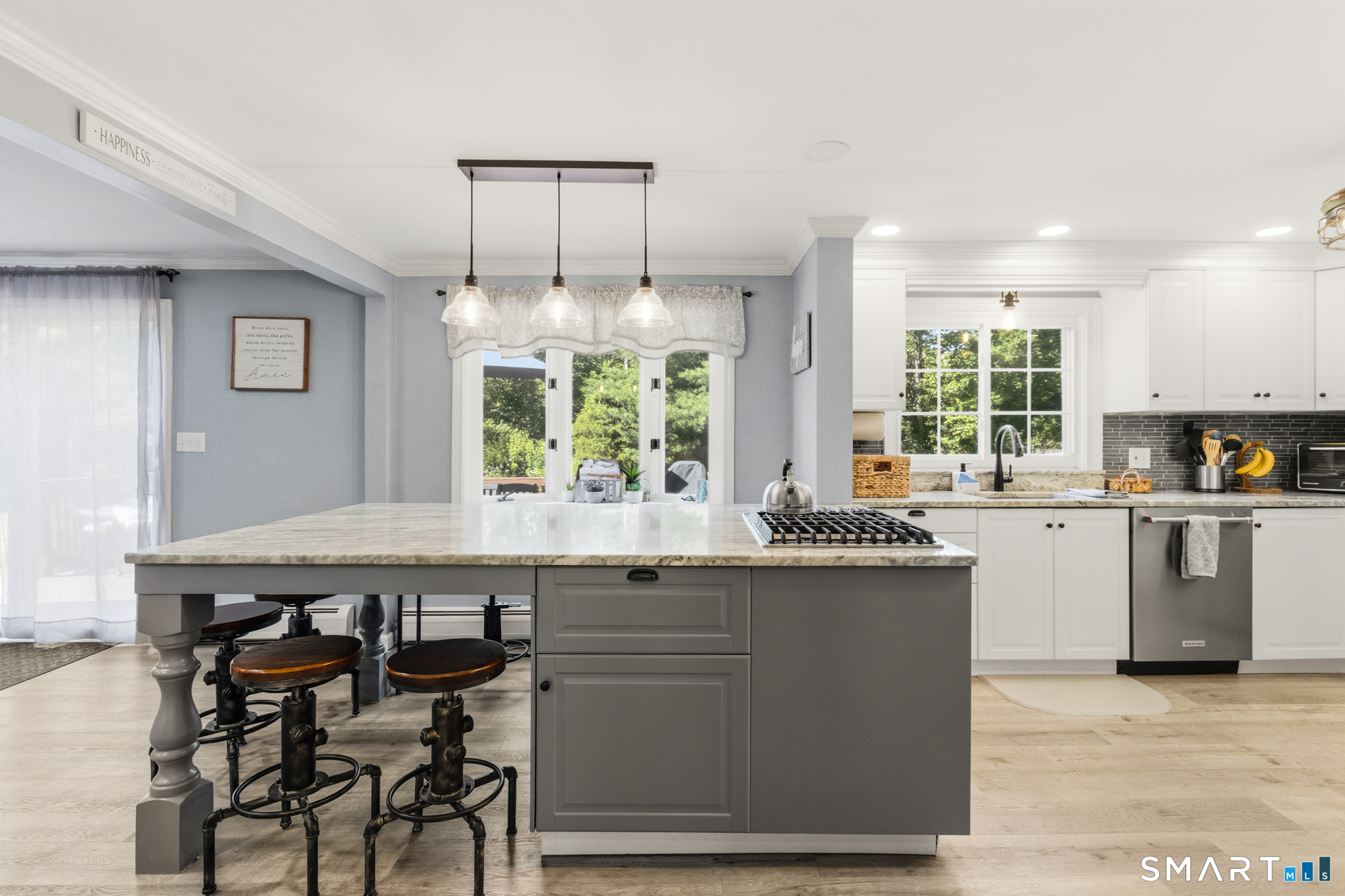 169 Tom Swamp Road Hamden, CT 06518 - Photo 4 of 40