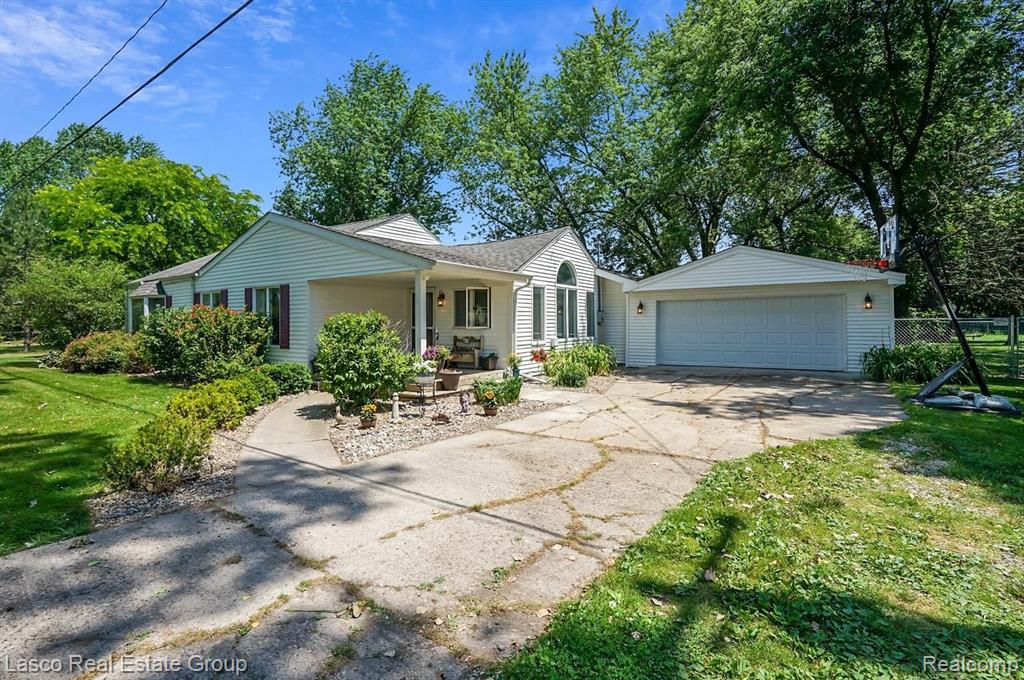 6168 Johnson Road Flushing, MI 48433 - Photo 2 of 30