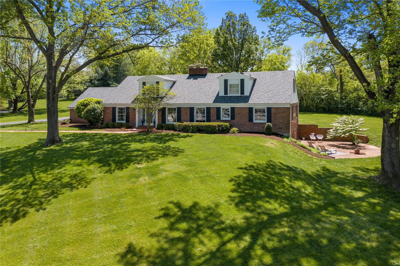 8 Williamsburg Road St. Louis, MO 63141 - Photo 1 of 73 Gallery Image 1