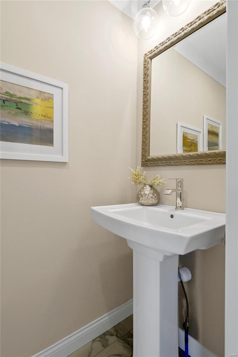 8 Williamsburg Road St. Louis, MO 63141 - Photo 42 of 73 Gallery Image 42