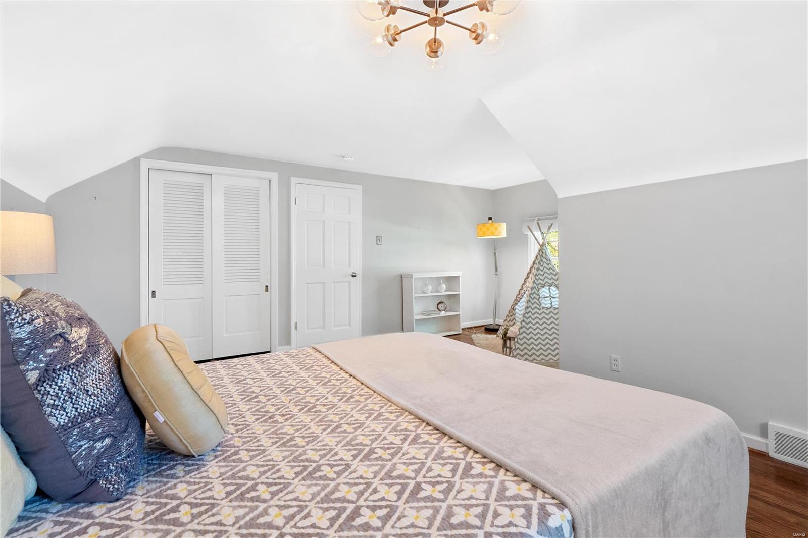 8 Williamsburg Road St. Louis, MO 63141 - Photo 54 of 73 Gallery Image 54