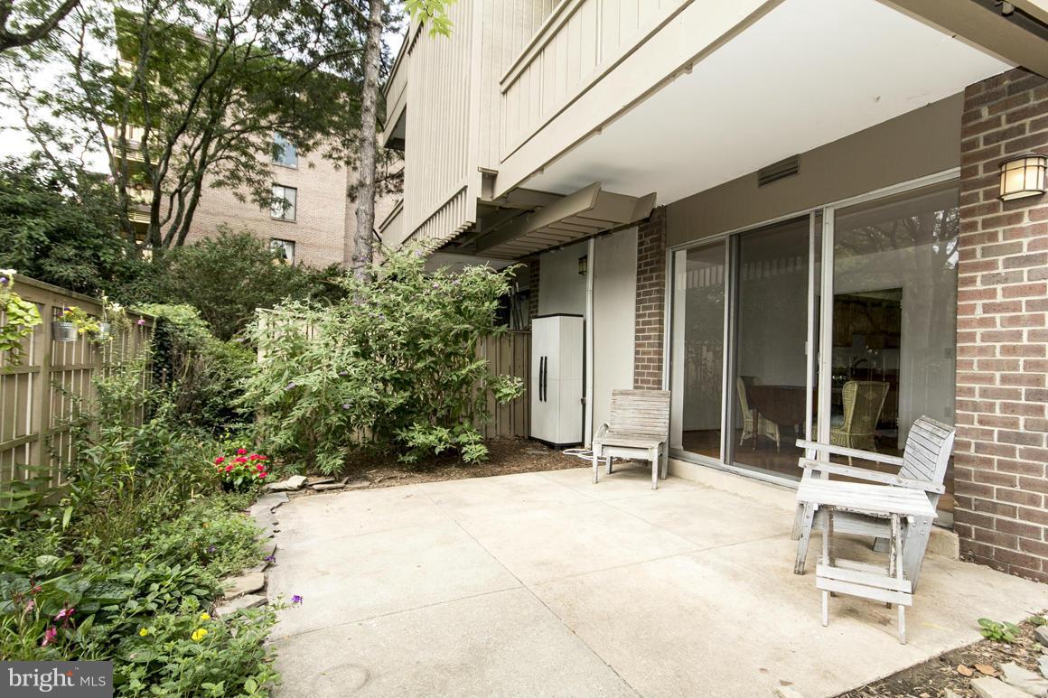121 Cross Keys Road, Unit A Baltimore, MD 21210 - Photo 18 of 24 a backyard of a house with yard and outdoor seating
