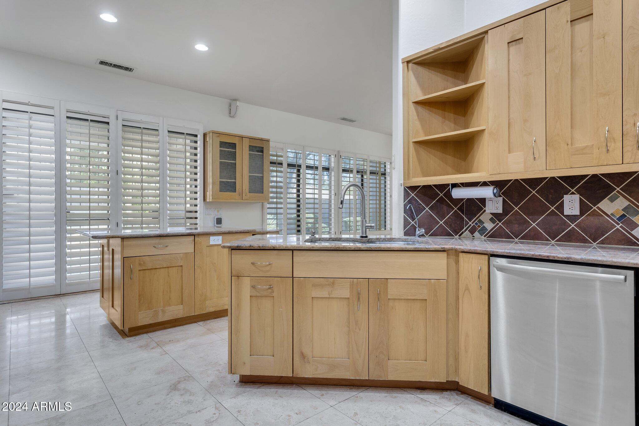 4522 East Jaeger Road Phoenix, AZ 85050 - Photo 11 of 28 Kitchen
