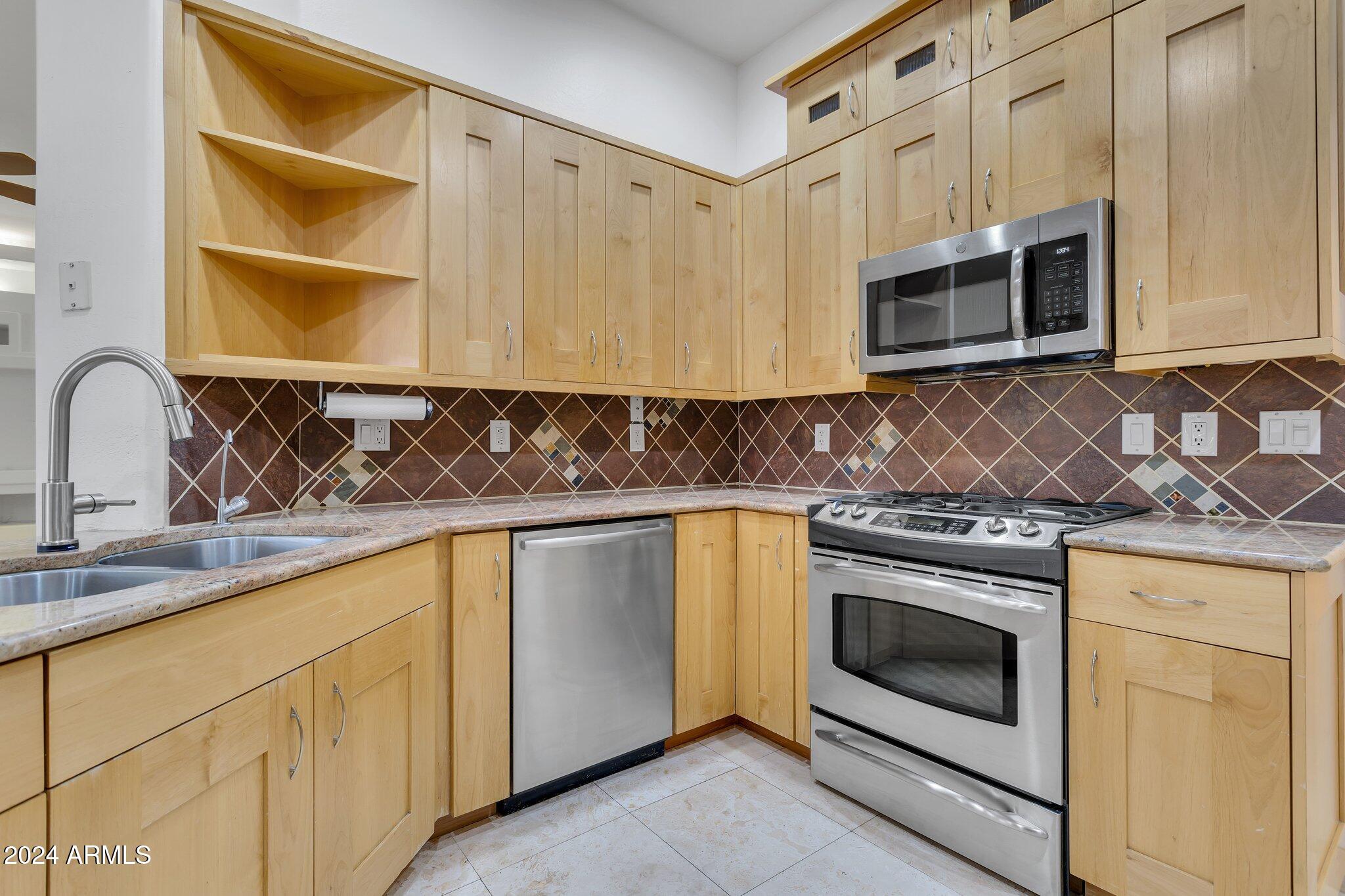 4522 East Jaeger Road Phoenix, AZ 85050 - Photo 12 of 28 Kitchen