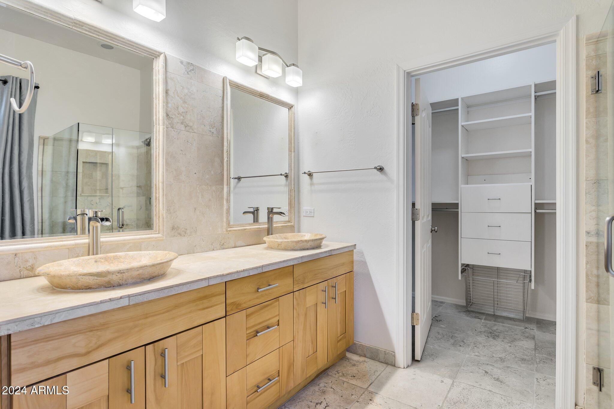 4522 East Jaeger Road Phoenix, AZ 85050 - Photo 17 of 28 Ensuite Bathroom