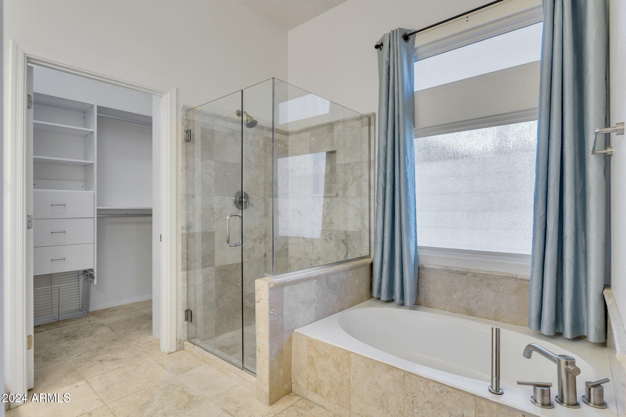 4522 East Jaeger Road Phoenix, AZ 85050 - Photo 18 of 28 Ensuite Bathroom