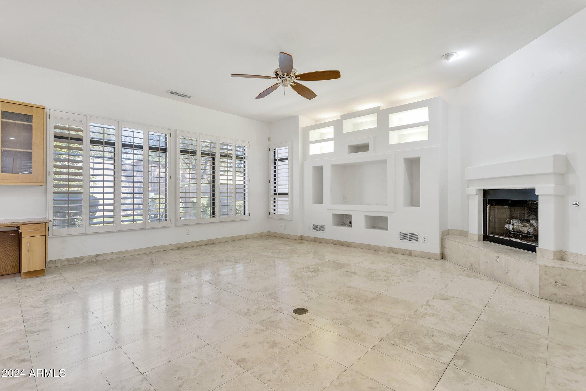 4522 East Jaeger Road Phoenix, AZ 85050 - Photo 6 of 28 Great Room