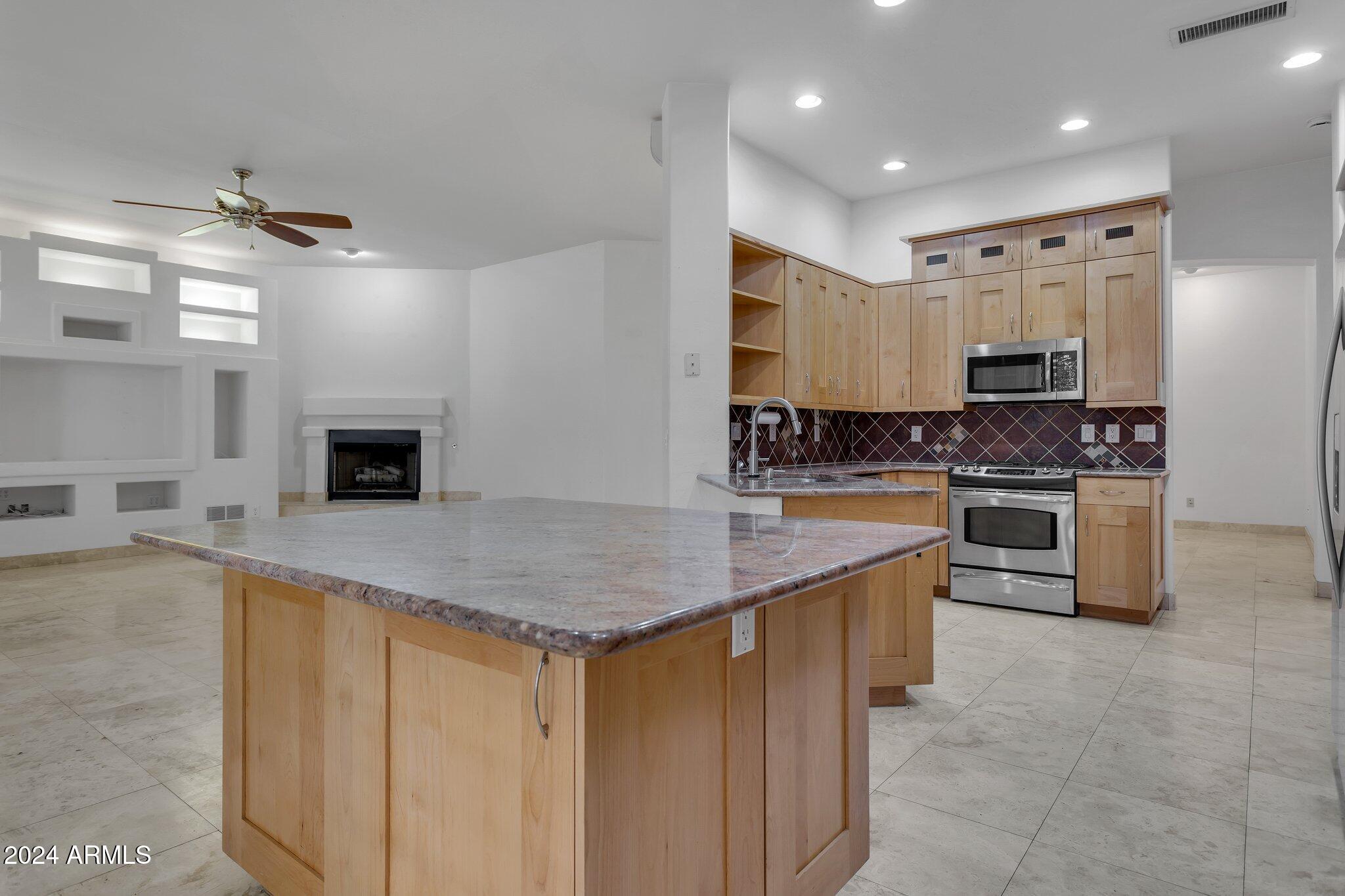 4522 East Jaeger Road Phoenix, AZ 85050 - Photo 10 of 28 Kitchen