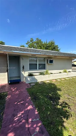 $2,100 | 715 Southwest 6th Street, Unit 2, Dania Beach, FL 33004