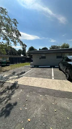 $2,100 | 715 Southwest 6th Street, Unit 2, Dania Beach, FL 33004