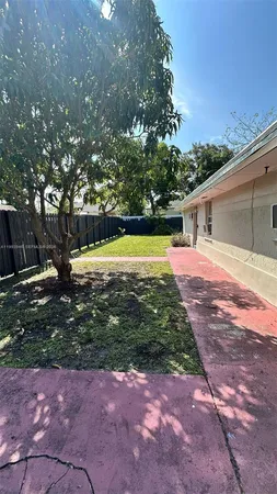 $2,100 | 715 Southwest 6th Street, Unit 2, Dania Beach, FL 33004