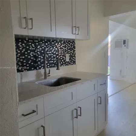 $2,100 | 715 Southwest 6th Street, Unit 2, Dania Beach, FL 33004