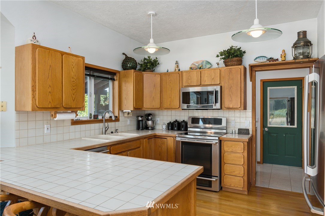 281 West Sunny Sands Road Cathlamet, WA 98612 - Photo 2 of 40 Gallery Image 2