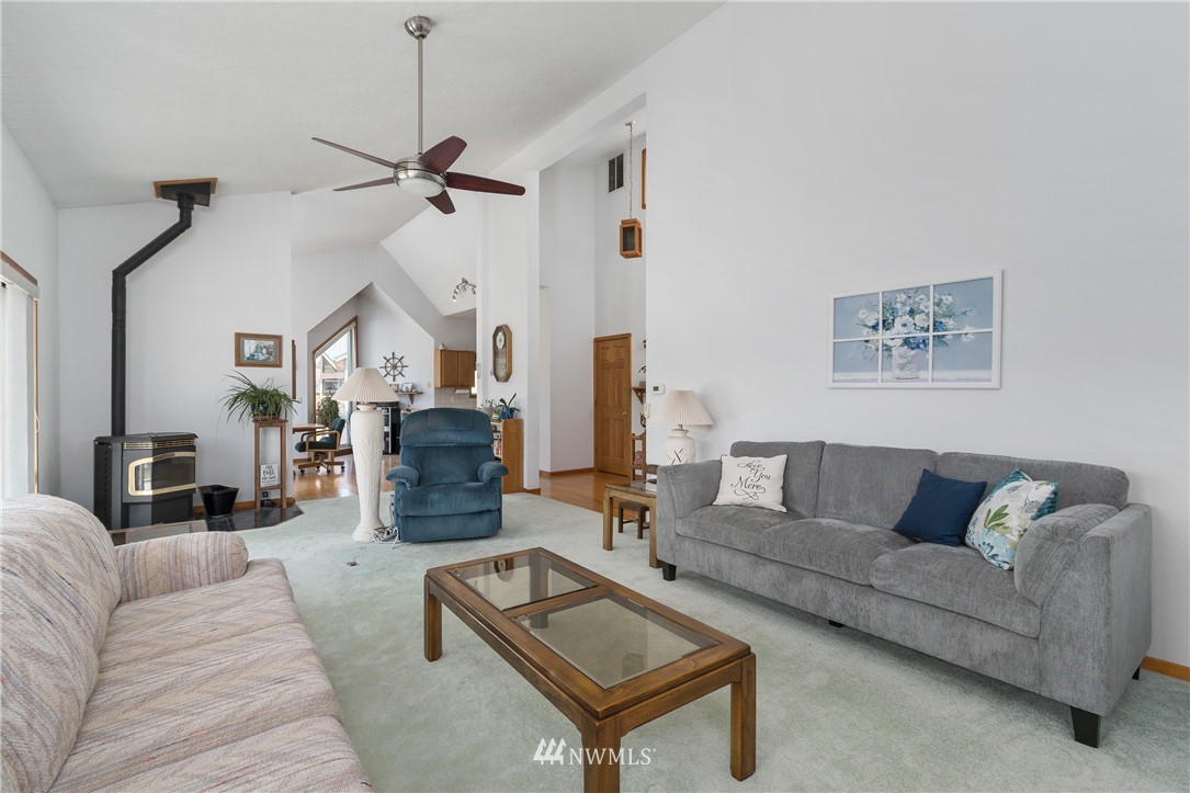 281 West Sunny Sands Road Cathlamet, WA 98612 - Photo 11 of 40 Gallery Image 11