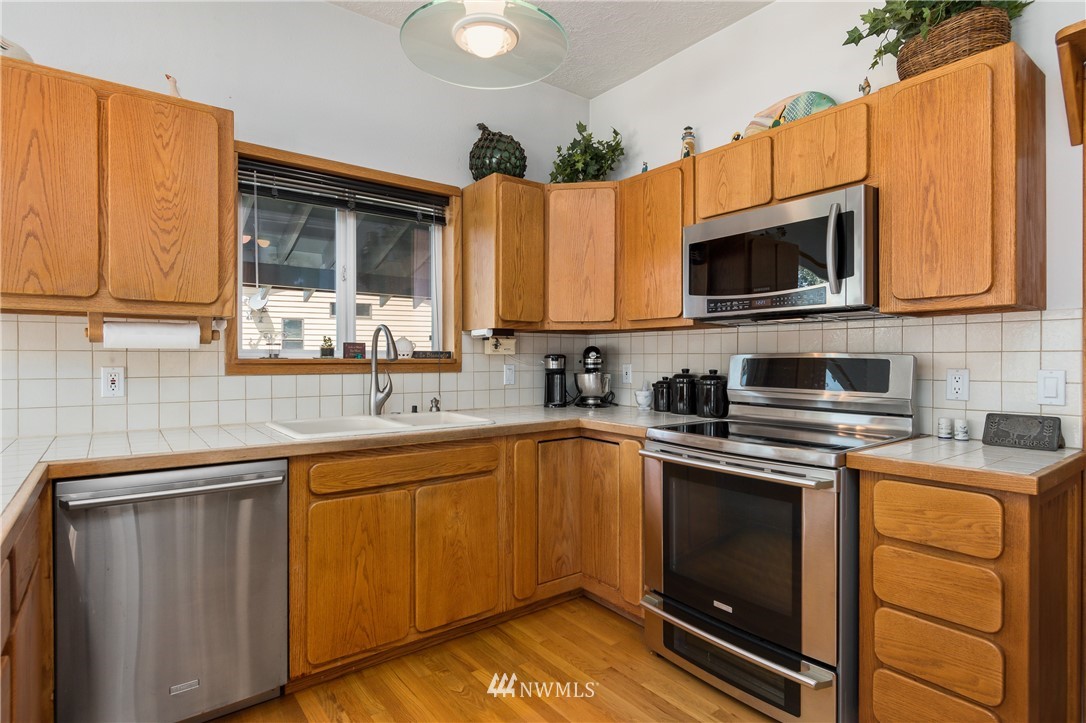 281 West Sunny Sands Road Cathlamet, WA 98612 - Photo 3 of 40 Gallery Image 3