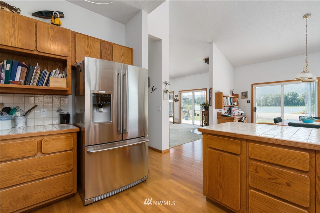 281 West Sunny Sands Road Cathlamet, WA 98612 - Photo 4 of 40 Gallery Image 4