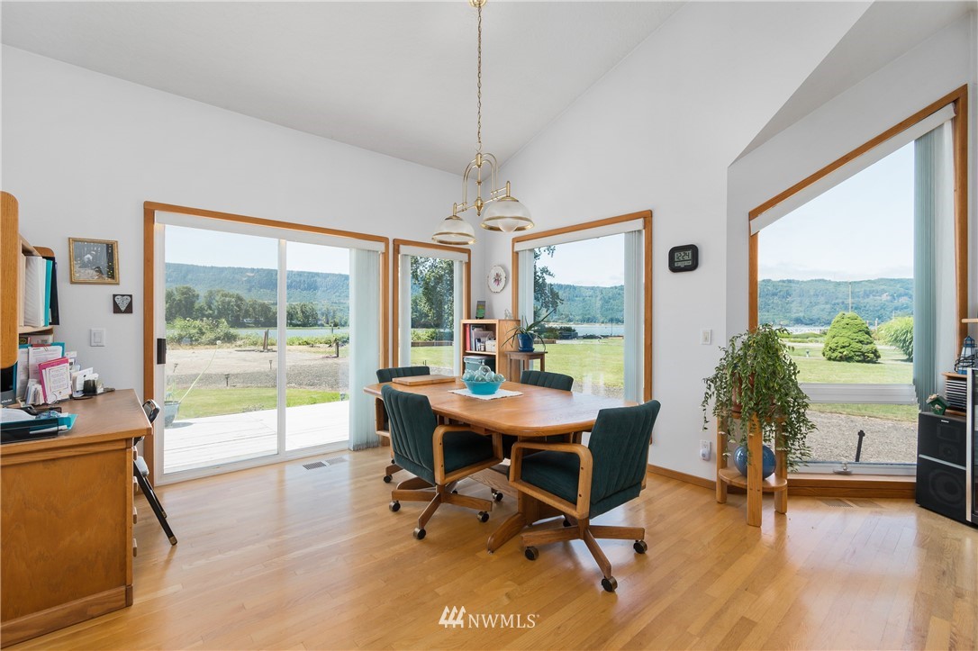 281 West Sunny Sands Road Cathlamet, WA 98612 - Photo 6 of 40 Gallery Image 6