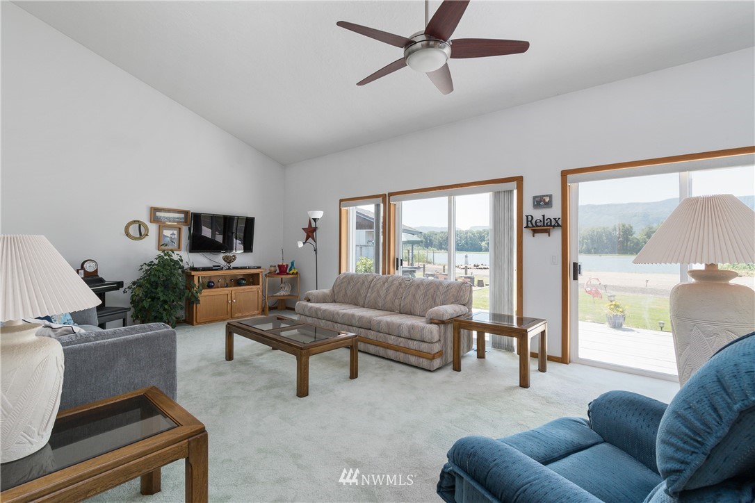 281 West Sunny Sands Road Cathlamet, WA 98612 - Photo 8 of 40 Gallery Image 8