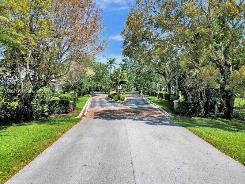 Vacant E Ridgeview Dr East Vacant E Ridgeview Drive Davie, FL 33330 - Photo 4 of 9 a view of park with large trees