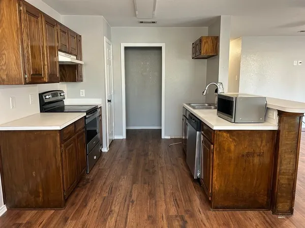 $1,950 | 327 Shady Valley Drive, Mansfield, TX 76063