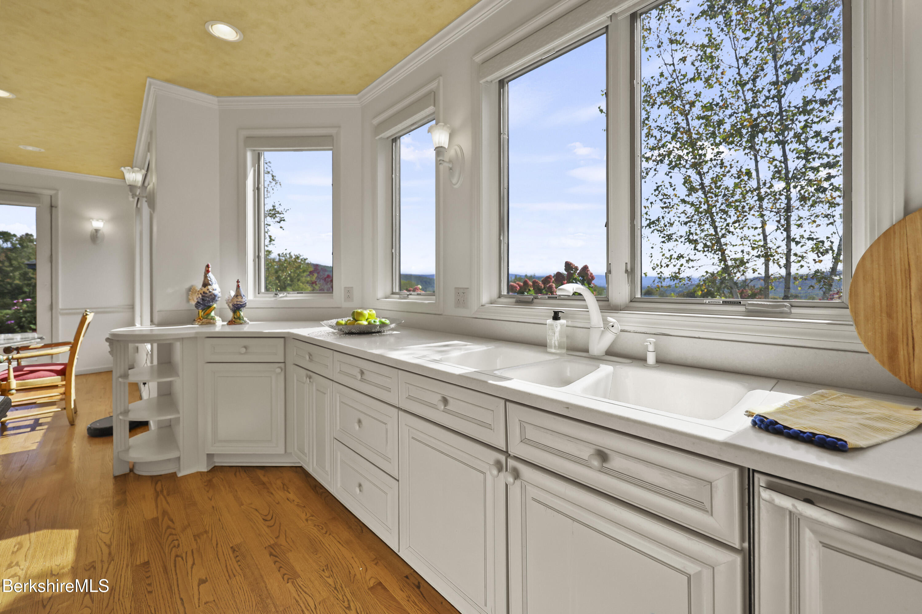 60 Old Cheshire Road Lanesborough, MA 01237 - Photo 15 of 81 255 Kitchen