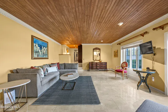 $2,500,000 | 60 Old Cheshire Road, Lanesborough, MA 01237