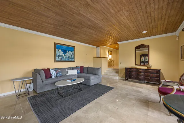 $2,500,000 | 60 Old Cheshire Road, Lanesborough, MA 01237