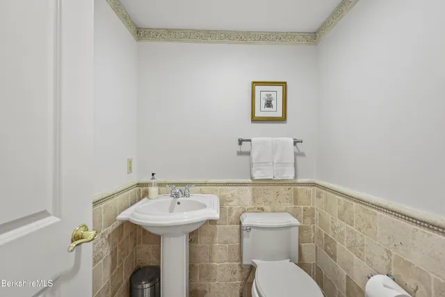 $2,500,000 | 60 Old Cheshire Road, Lanesborough, MA 01237