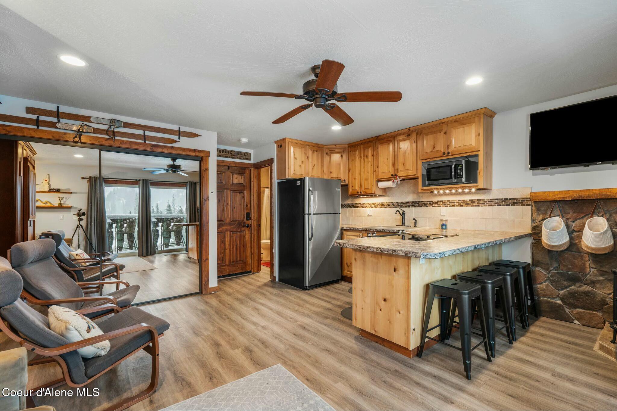 8754 Schweitzer Mountain Road, Unit 20 Sandpoint, ID 83864 - Photo 9 of 32 Full Kitchen