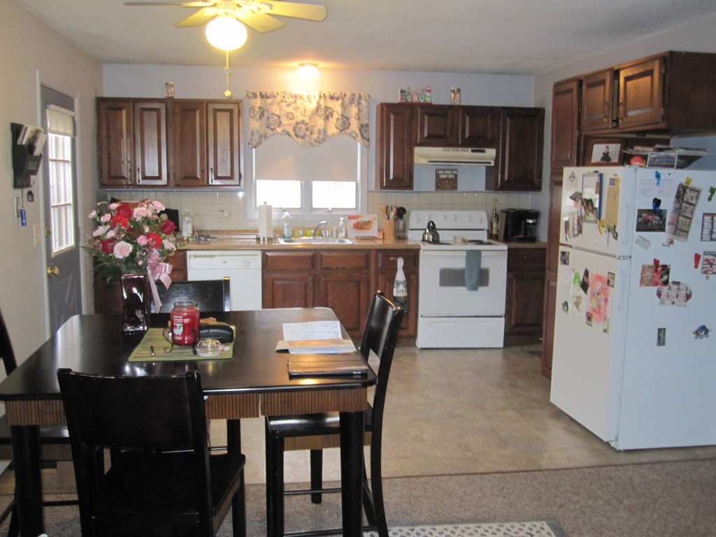 810 Allen Street Springfield, MA 01118 - Photo 4 of 8