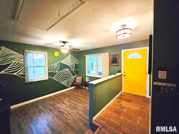 $215,000 | 11130 Catatoga Drive, Shipman, IL 62685