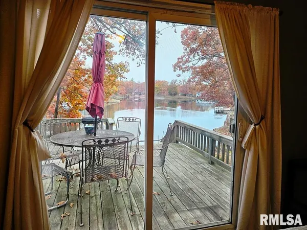 $215,000 | 11130 Catatoga Drive, Shipman, IL 62685