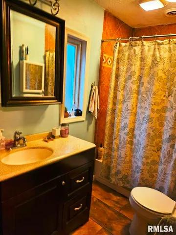 $218,000 | 11130 Catatoga Drive, Shipman, IL 62685