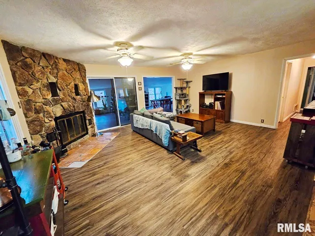 $218,000 | 11130 Catatoga Drive, Shipman, IL 62685