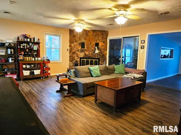 $215,000 | 11130 Catatoga Drive, Shipman, IL 62685