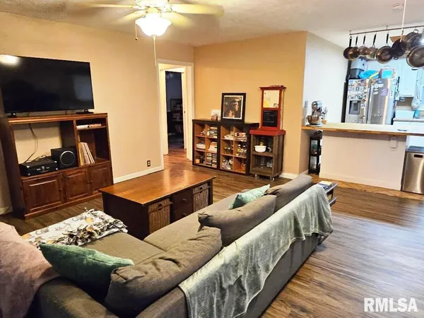 $215,000 | 11130 Catatoga Drive, Shipman, IL 62685