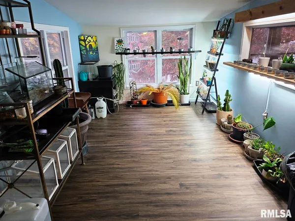 $215,000 | 11130 Catatoga Drive, Shipman, IL 62685