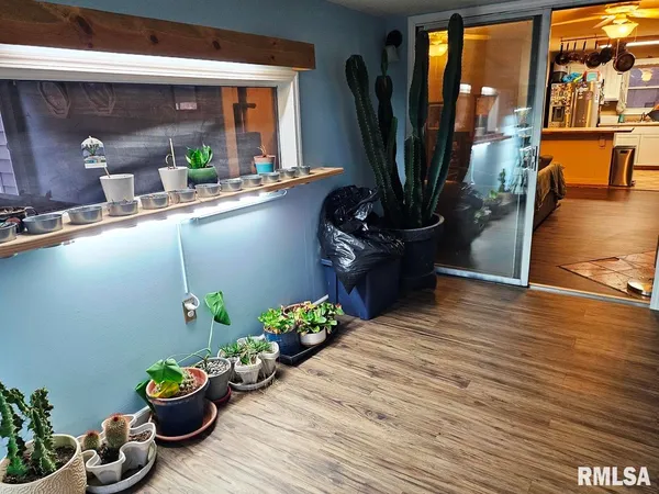 $215,000 | 11130 Catatoga Drive, Shipman, IL 62685