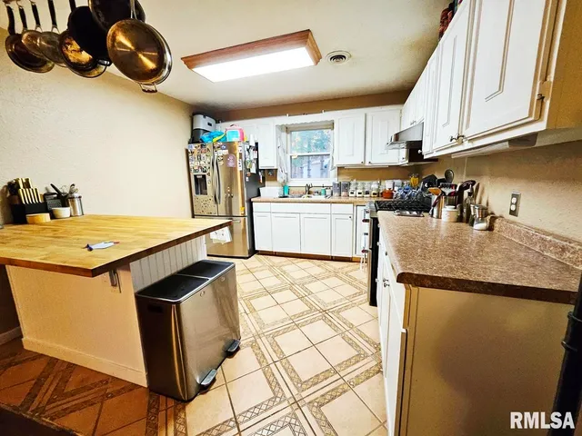 $218,000 | 11130 Catatoga Drive, Shipman, IL 62685