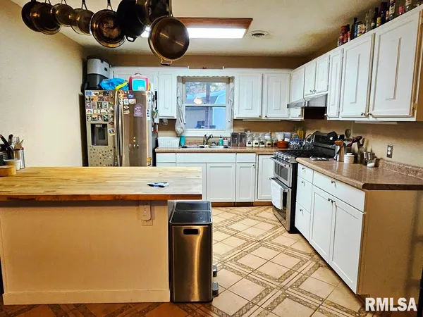 $215,000 | 11130 Catatoga Drive, Shipman, IL 62685